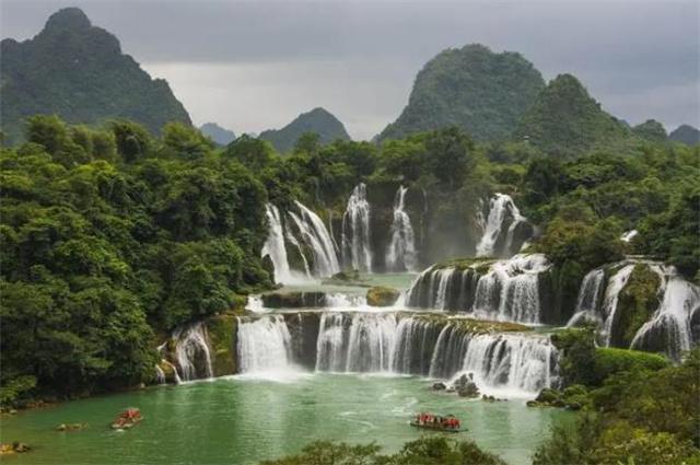 这孩子在干嘛呢？游戏画面